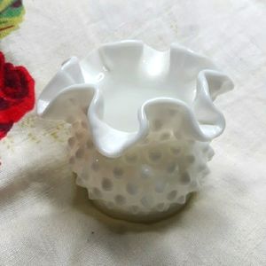 Hobnail Round Ruffled Bud Vase